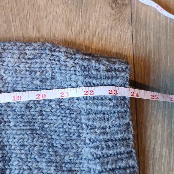 Handknit wool sweater - Picture 3 of 3